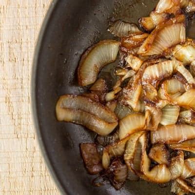 perfect-grilled-onions-hack-how-to-saut-onions-tastes-lovely image