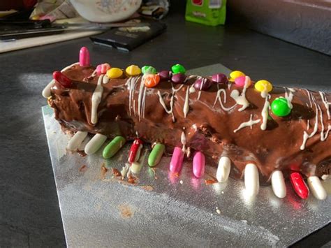 how-to-make-your-own-caterpillar-cake image