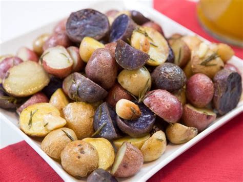 roasted-baby-potatoes-with-rosemary-and-garlic image