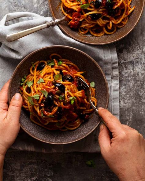 spaghetti-alla-puttanesca-recipetin-eats image