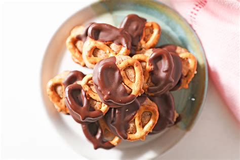 peanut-butter-pretzel-bites-best-dessert image