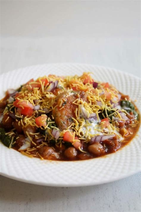 aloo-tikki-chole-chaat-spice-up-the-curry image