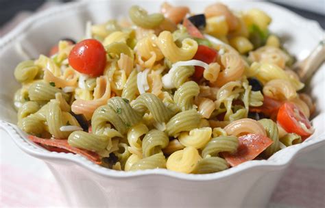gluten-free-easy-cold-pasta-salad-mommy-hates-cooking image