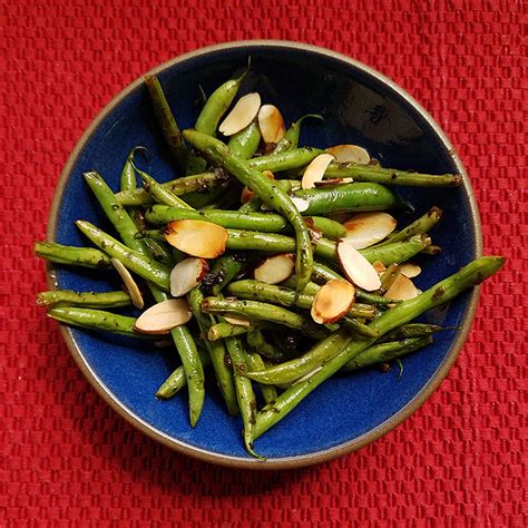 lemon-herb-green-beans-medlee-foods-seasoned image