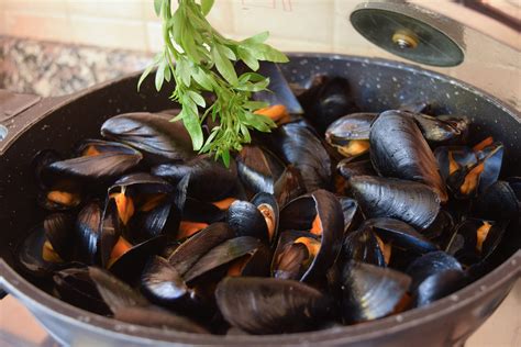 impepata-di-cozze-traditional-mussel-dish-from image