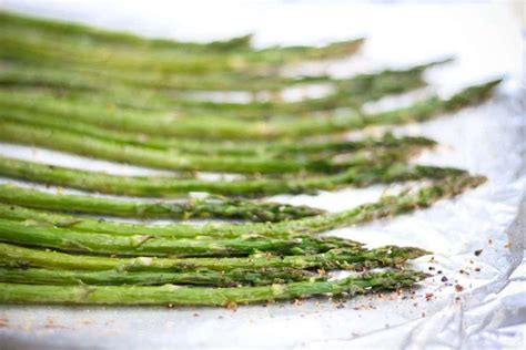 how-to-cook-asparagus-in-foil-grill-and-oven image