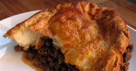 minced-beef-and-onion-pie-with-puff-pastry image
