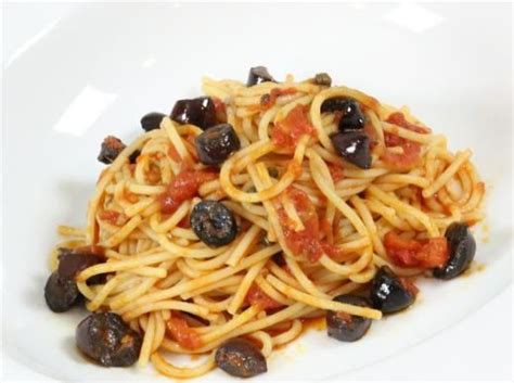 spaghetti-alla-puttanesca-cooking-with-nonna image