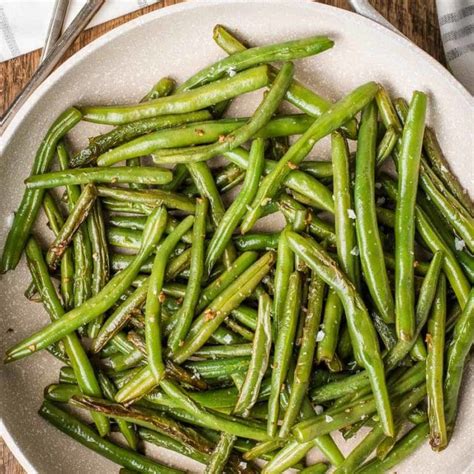 garlic-green-beans-quick-and-easy-side-dish image