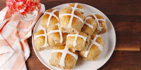 13-easy-hot-cross-buns-recipe-how-to-make-hot-cross-buns image