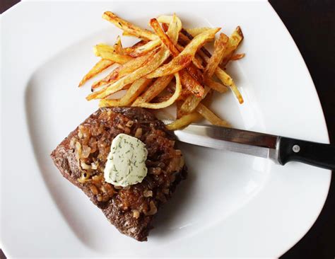 recipe-bouchons-steak-frites-with-caramelized-shallots image
