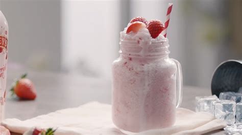 baileys-strawberries-cream-colada-recipe-baileys-us image