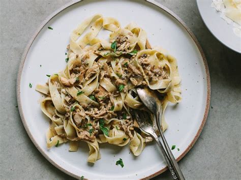 creamy-slow-cooker-chicken-and-mushroom-pasta image