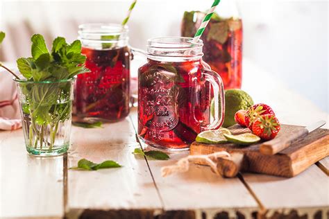 recipes-healthy-herbal-iced-tea-with-a-twist image