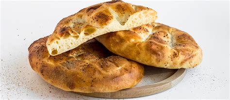 pide-ekmek-traditional-flatbread-from-turkiye-tasteatlas image