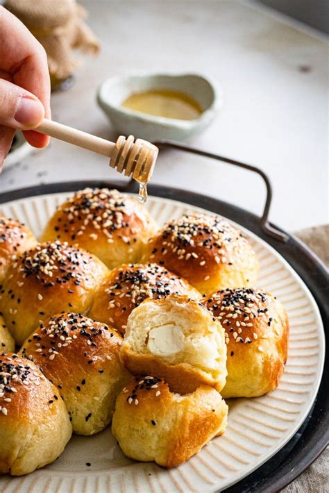 honeycomb-bread-stuffed-with-cheese-khaliat-nahl image