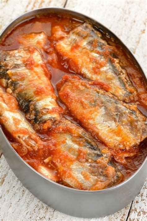 canned-sardines-in-tomato-sauce-half image
