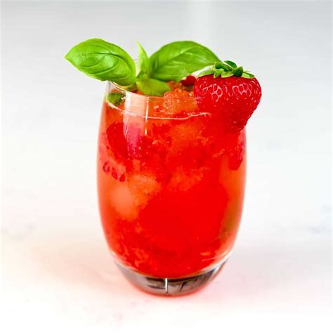 simple-strawberry-mocktail-strawberry-limeade image