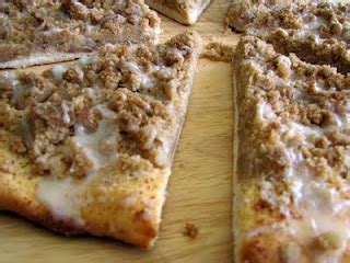 godfathers-dessert-pizza-cinnamon-streusel-blogger image
