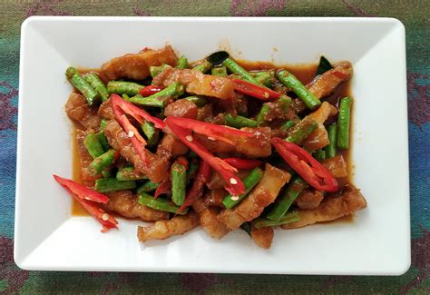 red-curry-with-pork-belly-and-green-beans-my-thai image
