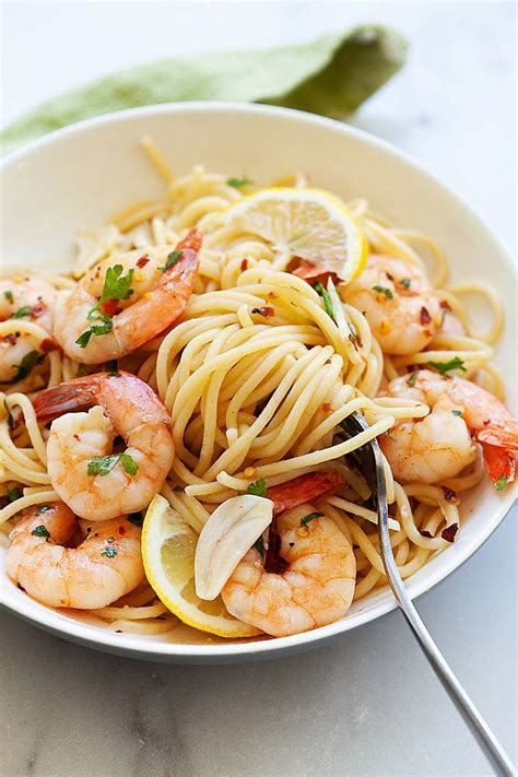 shrimp-scampi-with-white-wine-sauce-easy-weeknight image