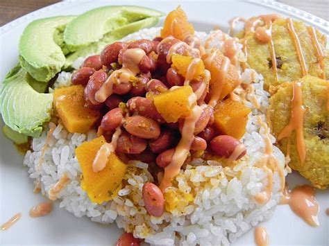 arroz-y-habichuelas-guisadasrice-and-puerto-rican image