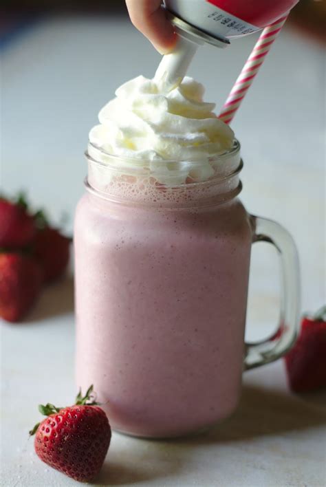 strawberries-and-cream-frappuccino-starbucks-copycat image