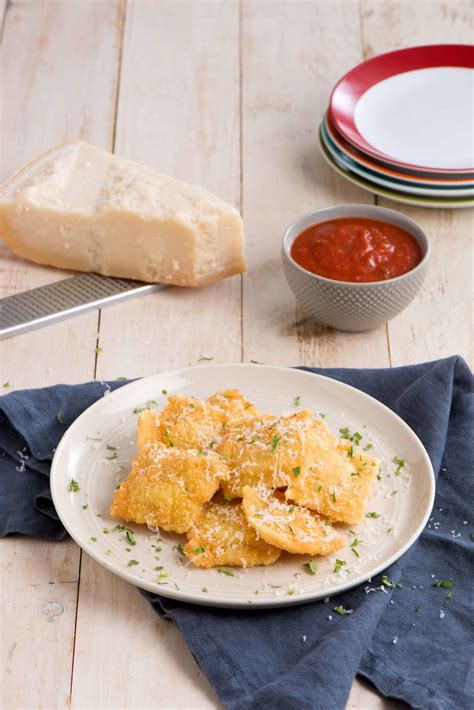 crispy-ravioli-with-marinara-dipping-sauce-share-the-pasta image