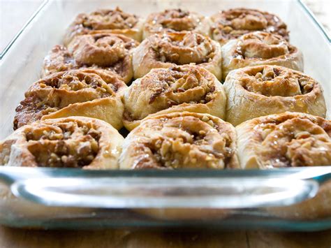 cinnamon-sweet-rolls-with-dates-and-walnuts-whole image