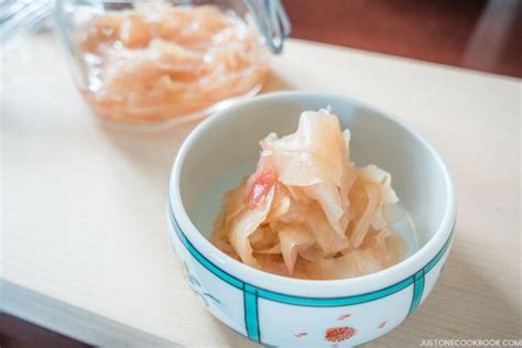 pickled-sushi-ginger-gari-新生姜の甘酢漬け-just-one image