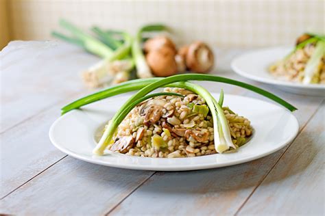 barley-risotto-with-leeks-and-mushrooms-the image