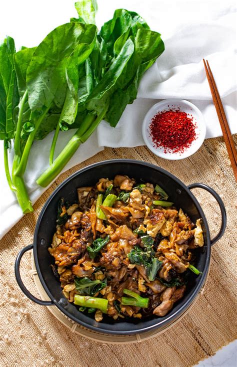 pad-see-ew-thai-stir-fried-wide-rice-noodles-wok image