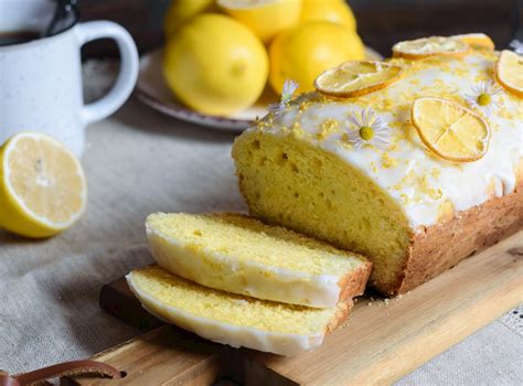 lemon-drizzle-cake-traditional-cake-from-england image