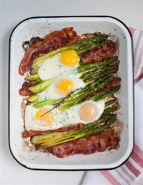 breakfast-in-minutes-one-pan-crispy-bacon-and-roasted image