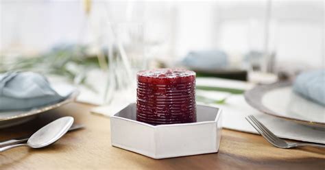 how-canned-jellied-cranberry-sauce-became-a image