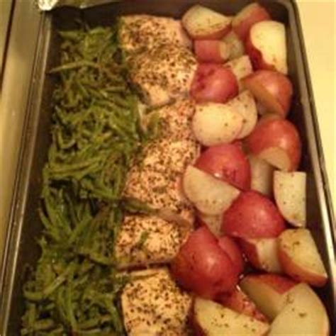 baked-chicken-green-beans-and-red-potatoes image