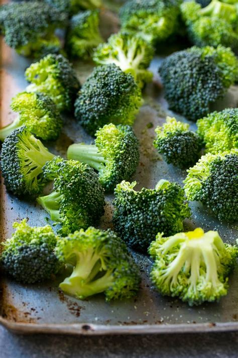 parmesan-roasted-broccoli-dinner-at-the-zoo image