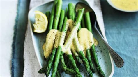 asparagus-with-hollandaise-sauce-recipe-good-food image