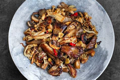 garlic-chilli-mushroom-fry-up image