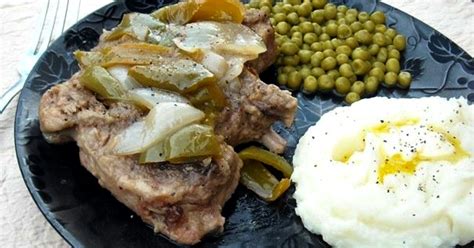low-country-smothered-pork-chops-mommys image