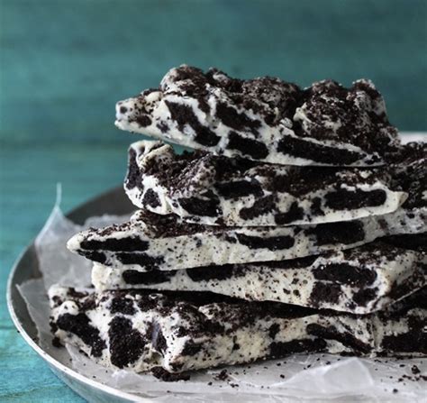 cookies-and-cream-oreo-bark-bakers-royale image
