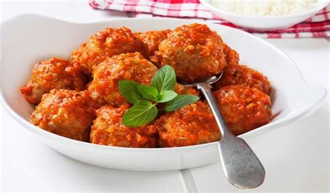 dees-meatballs-with-raisins-and-pine-nuts image