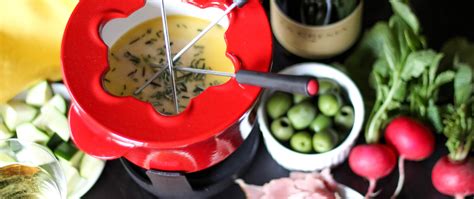 fondue-two-ways-cheese-vs-oil-la-crema image