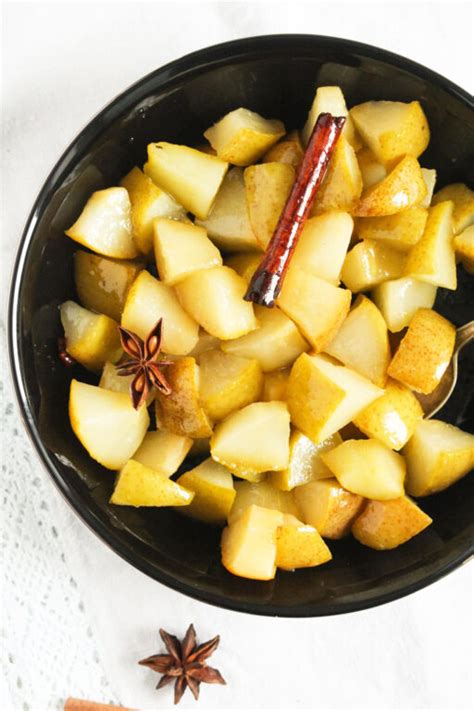 best-stewed-pears-recipe-easy-stewed-pears image