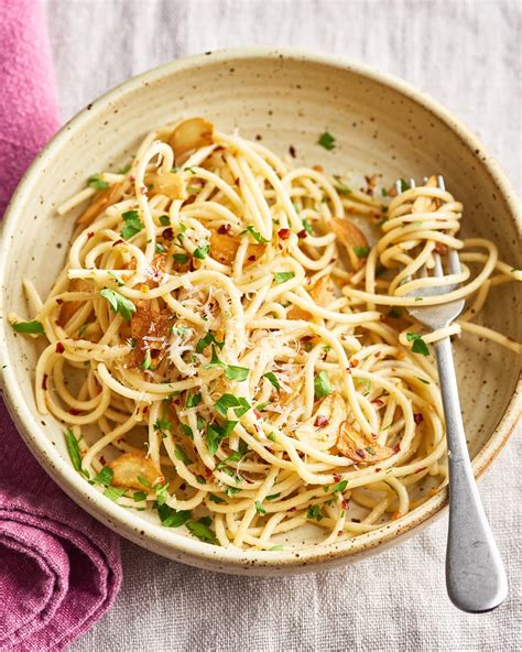 spaghetti-aglio-e-olio-recipe-kitchn image