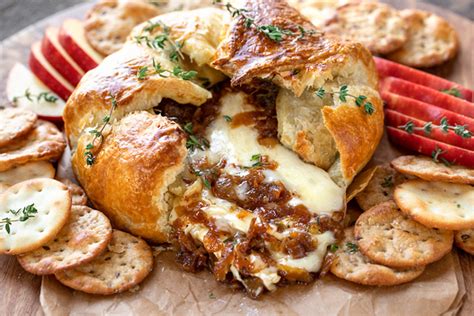 baked-brie-with-caramelized-onions image