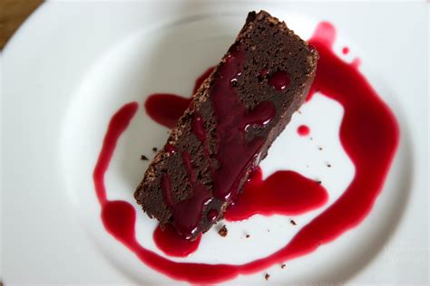 chocolate-torte-with-raspberry-sauce-bigovencom image