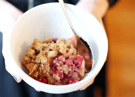 apple-cranberry-crumble-andrew-zimmern image