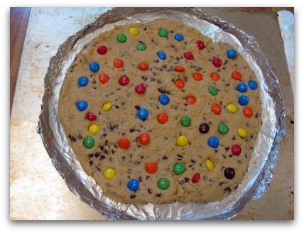 mm-giant-chocolate-chip-cookie-cake-cookie-madness image