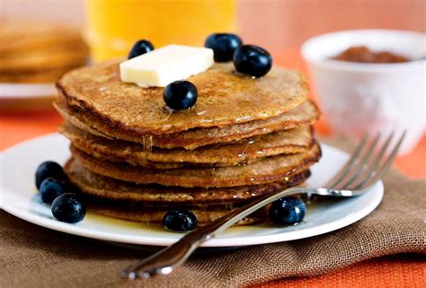 gingerbread-pancakes-recipe-leites-culinaria image